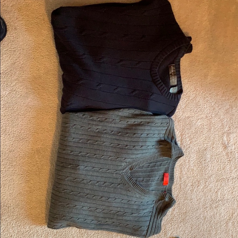 2 men’s sweaters